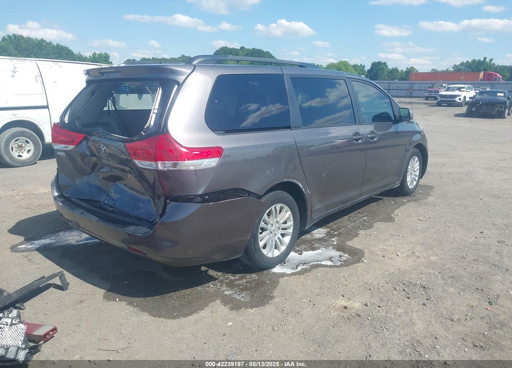2011 TOYOTA SIENNA XLE V6 VIN: 5TDYK3DCXBS041416