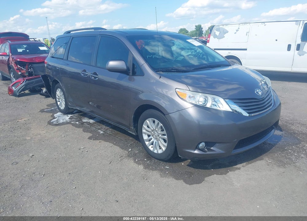 2011 TOYOTA SIENNA XLE V6 VIN: 5TDYK3DCXBS041416