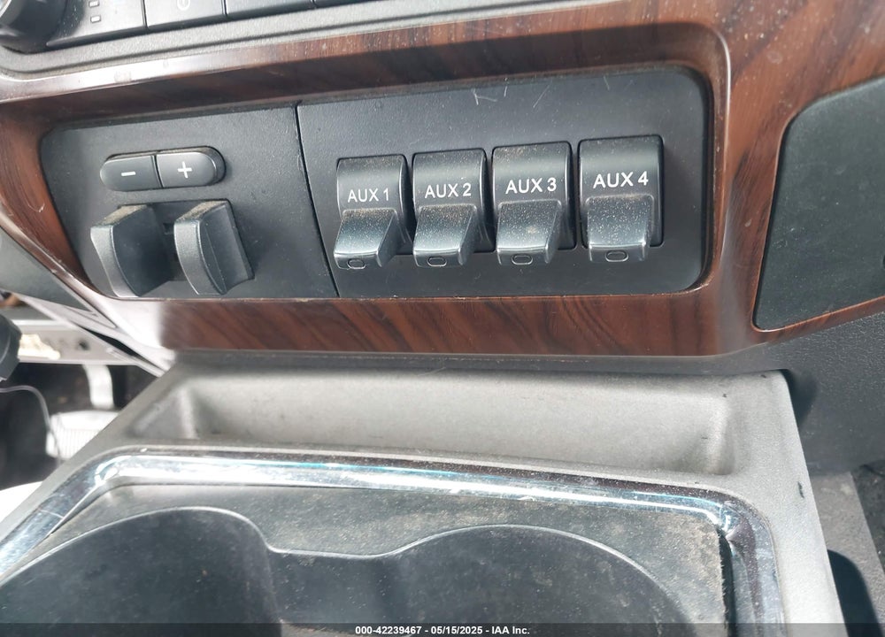 2011 FORD F-350 LARIAT VIN: 1FT8W3BTXBEB51024