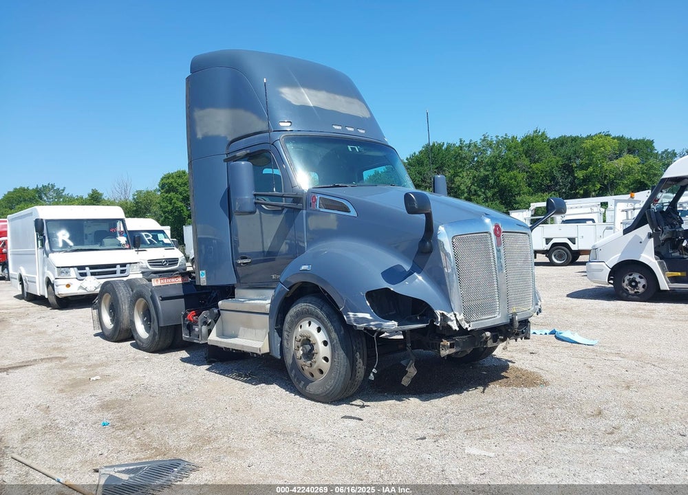 2020 KENWORTH T680 VIN: 1XKYDP9X0LJ409005