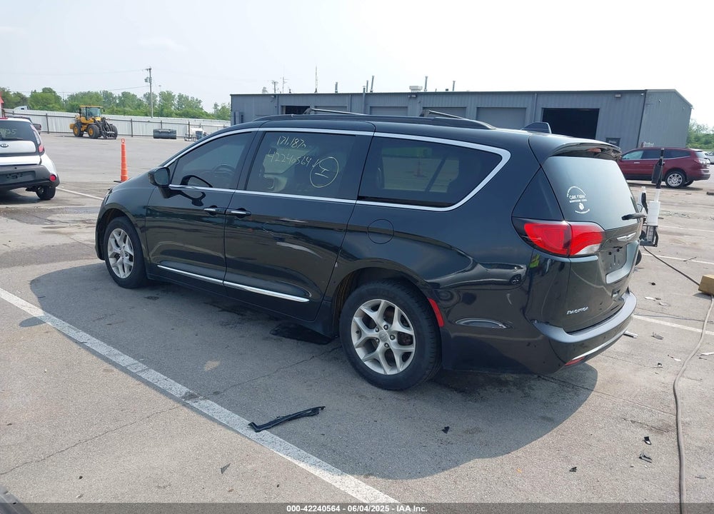 2017 CHRYSLER PACIFICA TOURING L VIN: 2C4RC1BG1HR516142