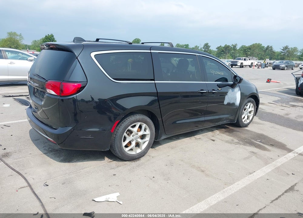 2017 CHRYSLER PACIFICA TOURING L VIN: 2C4RC1BG1HR516142