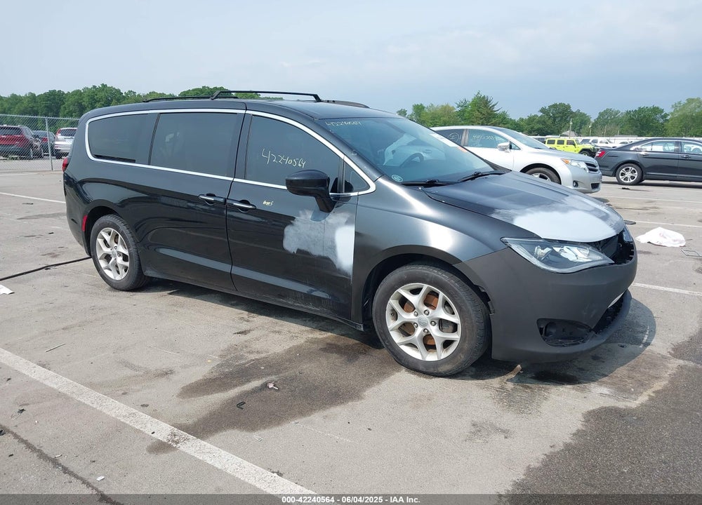 2017 CHRYSLER PACIFICA TOURING L VIN: 2C4RC1BG1HR516142