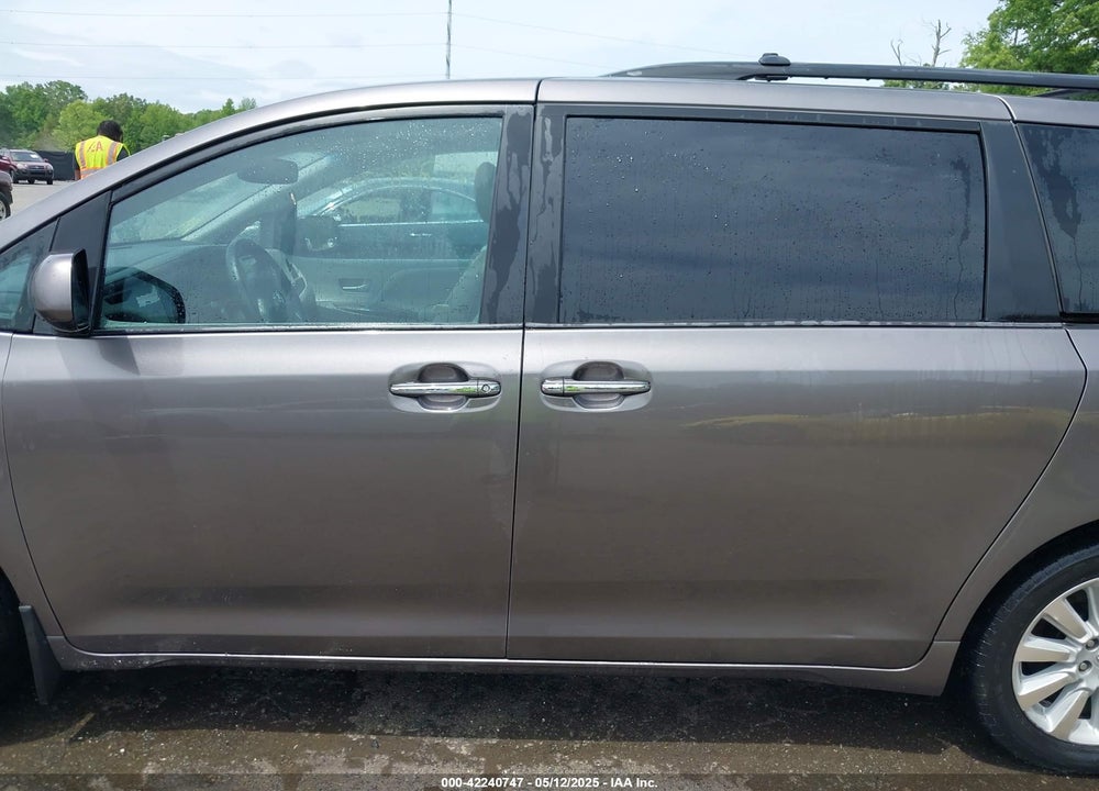 2015 TOYOTA SIENNA XLE PREMIUM 7 PASSENGER VIN: 5TDDK3DC6FS111675