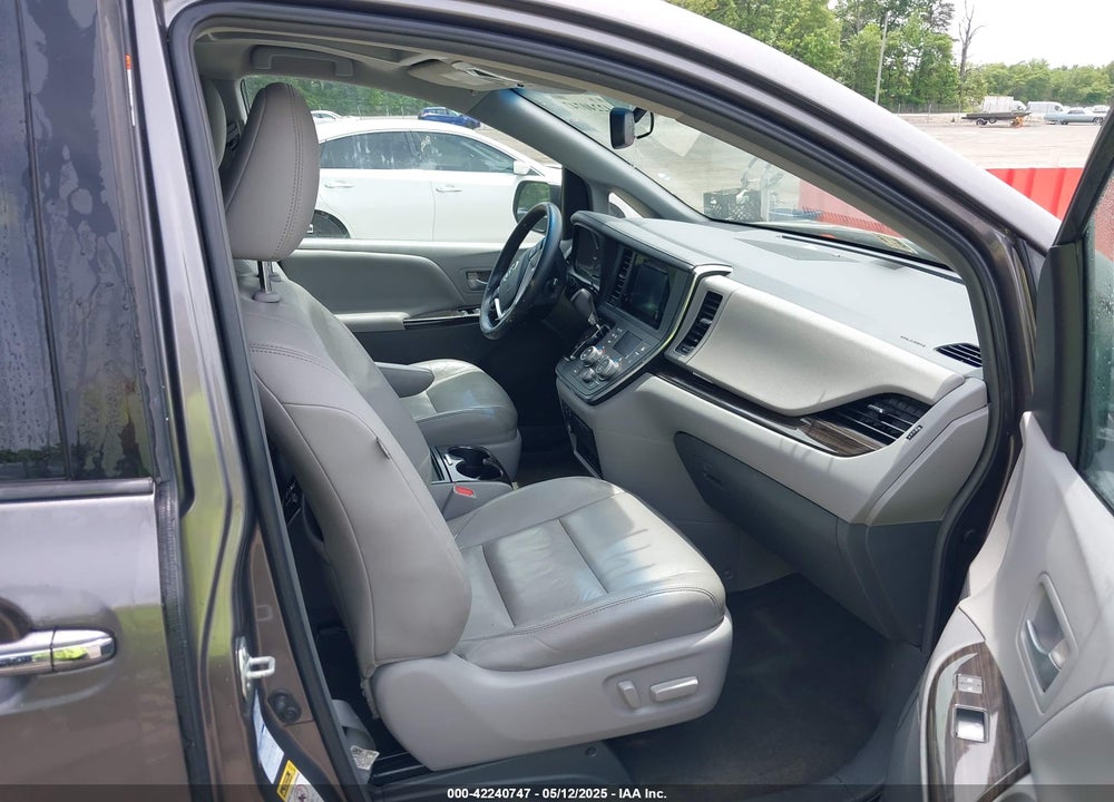2015 TOYOTA SIENNA XLE PREMIUM 7 PASSENGER VIN: 5TDDK3DC6FS111675