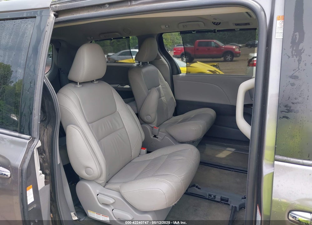 2015 TOYOTA SIENNA XLE PREMIUM 7 PASSENGER VIN: 5TDDK3DC6FS111675