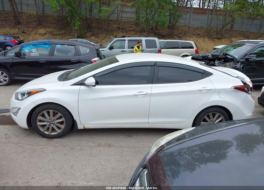 2015 HYUNDAI ELANTRA VIN: 5NPDH4AE7FH560900