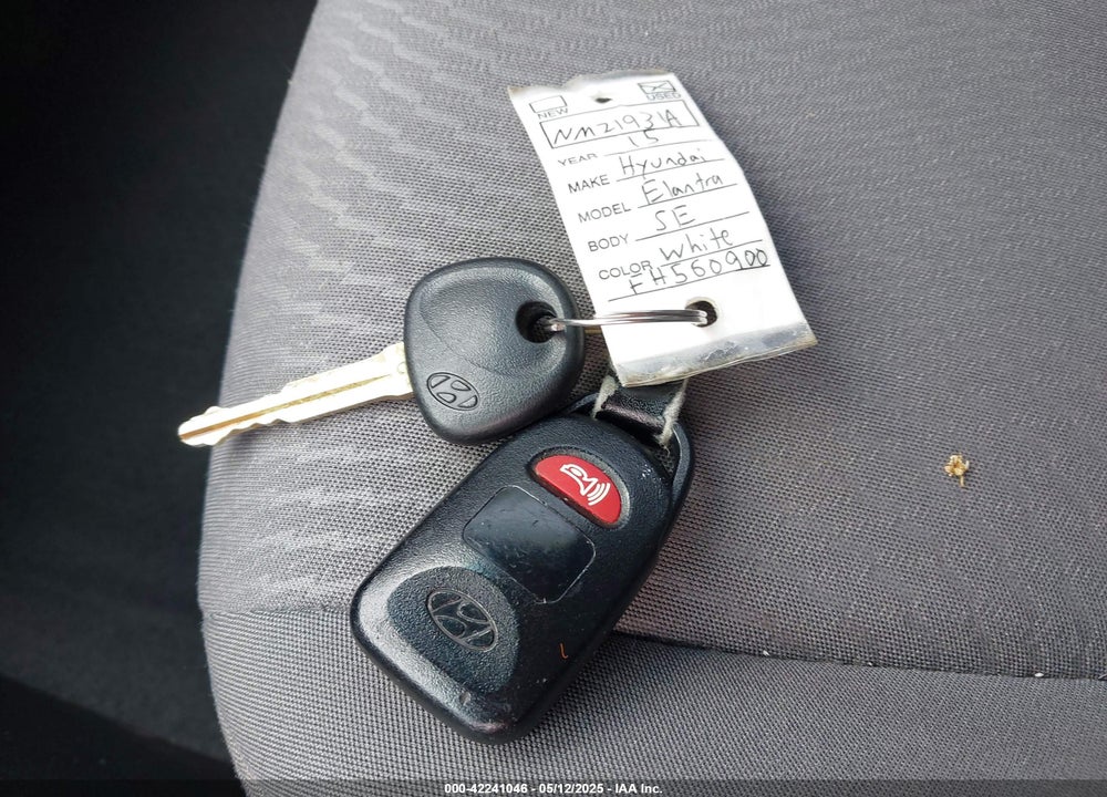 2015 HYUNDAI ELANTRA VIN: 5NPDH4AE7FH560900