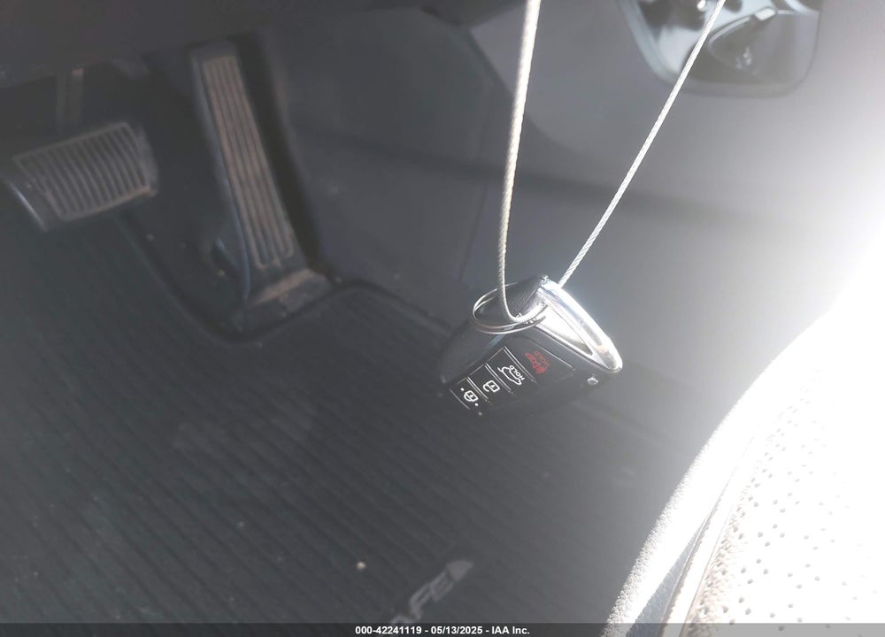 2013 HYUNDAI SANTA FE VIN: 5XYZU3LA1DG112226