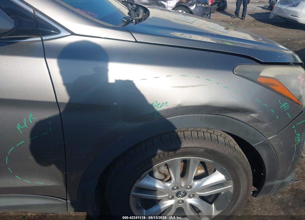 2013 HYUNDAI SANTA FE VIN: 5XYZU3LA1DG112226