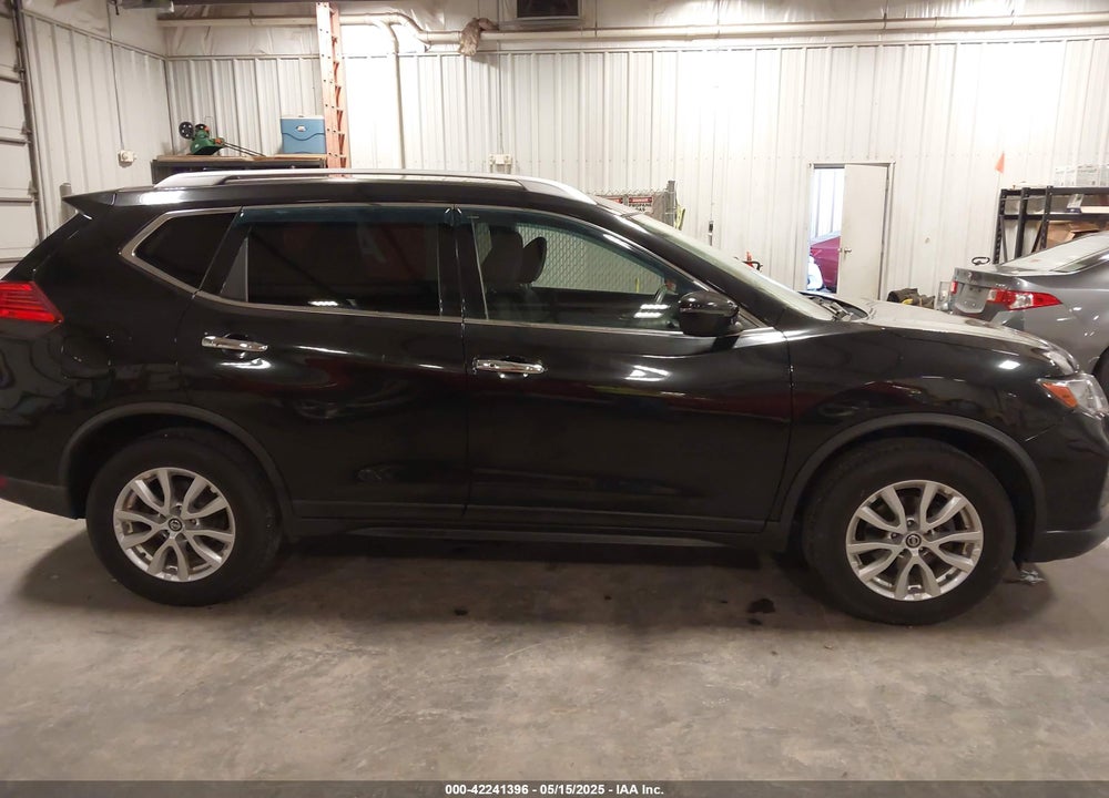 2017 NISSAN ROGUE VIN: KNMAT2MV5HP575713
