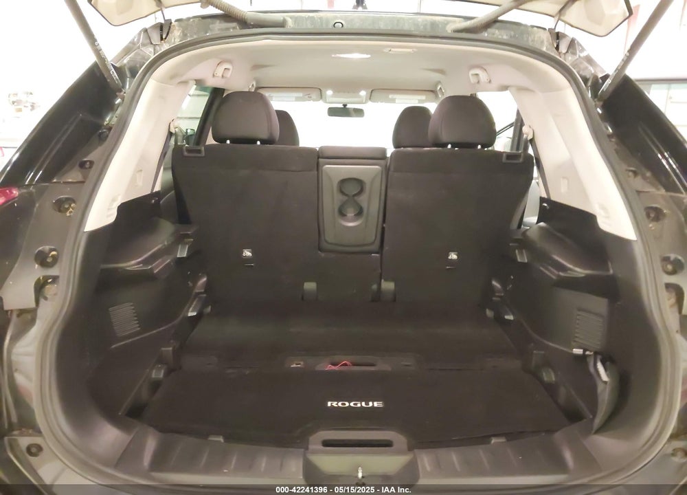 2017 NISSAN ROGUE VIN: KNMAT2MV5HP575713