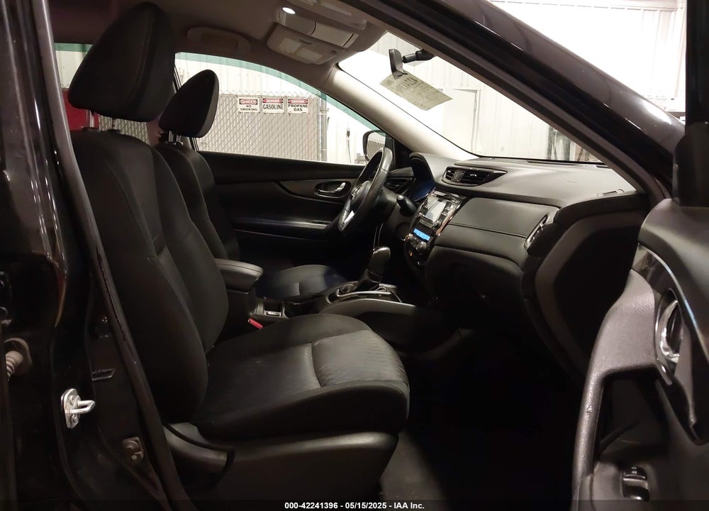 2017 NISSAN ROGUE VIN: KNMAT2MV5HP575713