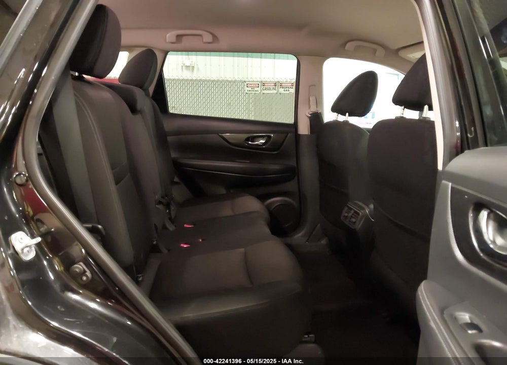 2017 NISSAN ROGUE VIN: KNMAT2MV5HP575713