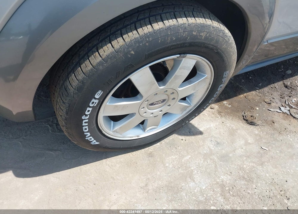 2005 FORD FREESTYLE SE VIN: 1FMZK01165GA43681