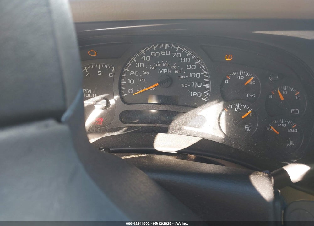 2005 CHEVROLET SUBURBAN 1500 LT VIN: 3GNEC16Z05G125924