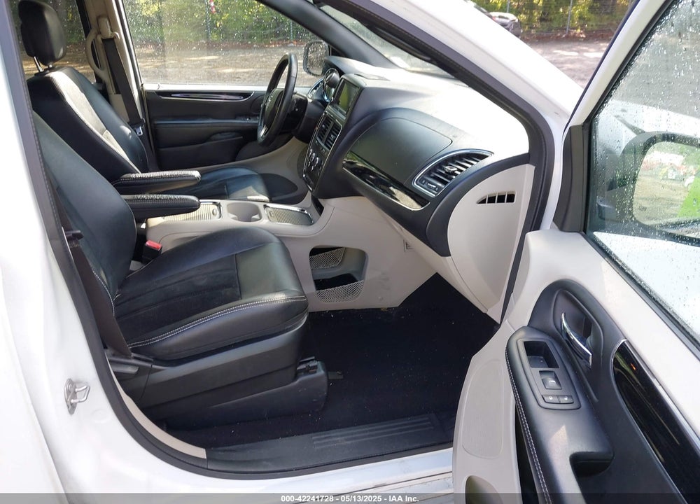 2018 DODGE GRAND CARAVAN VIN: 2C4RDGCG8JR299838