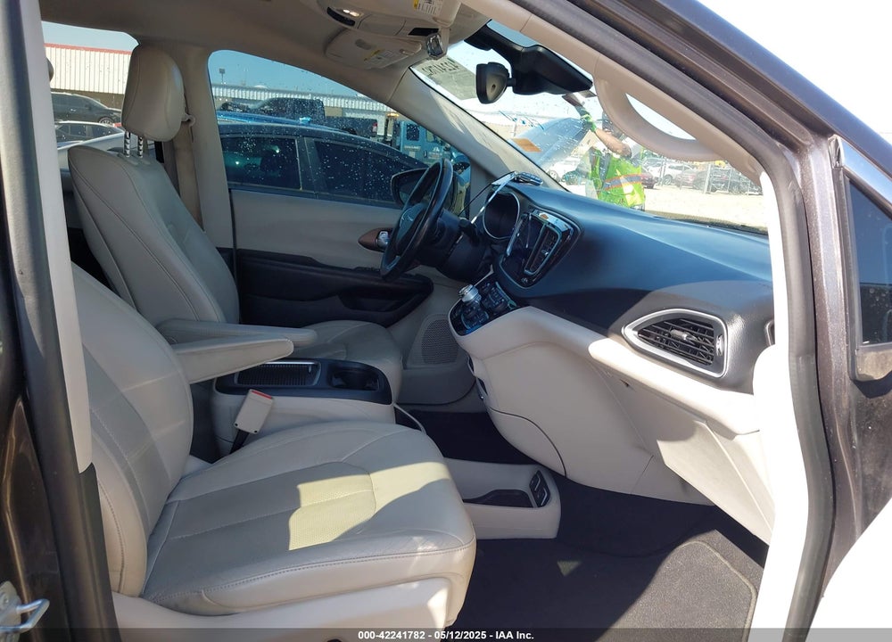 2017 CHRYSLER PACIFICA TOURING L PLUS VIN: 2C4RC1EG5HR752627