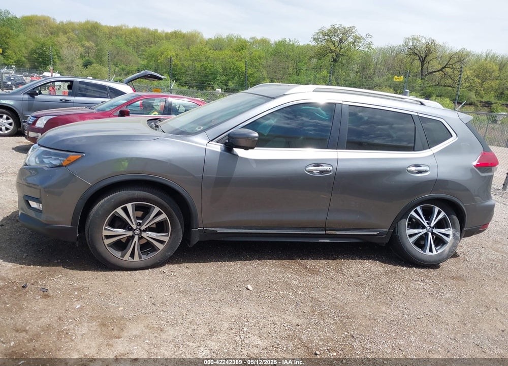 2017 NISSAN ROGUE VIN: 5N1AT2MV0HC879552