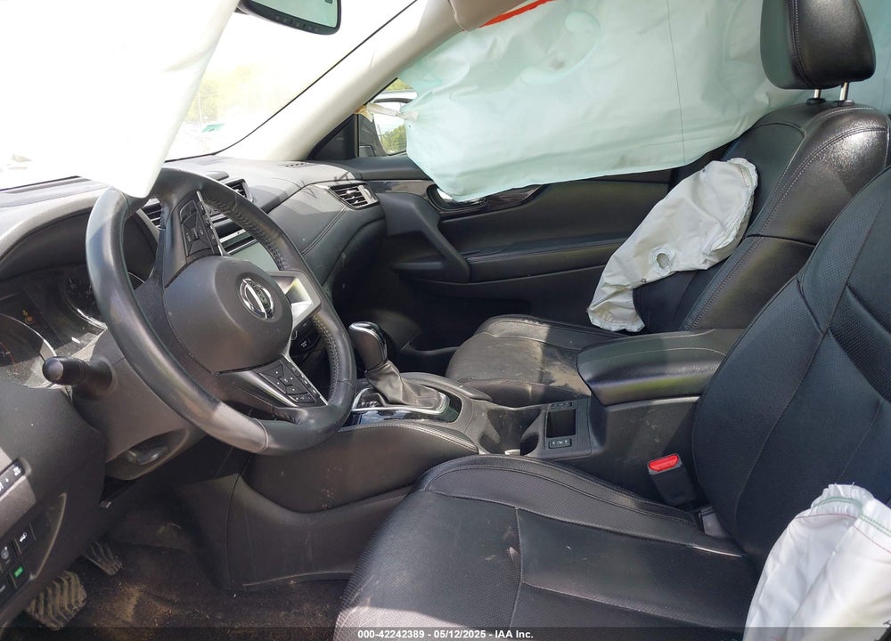2017 NISSAN ROGUE VIN: 5N1AT2MV0HC879552