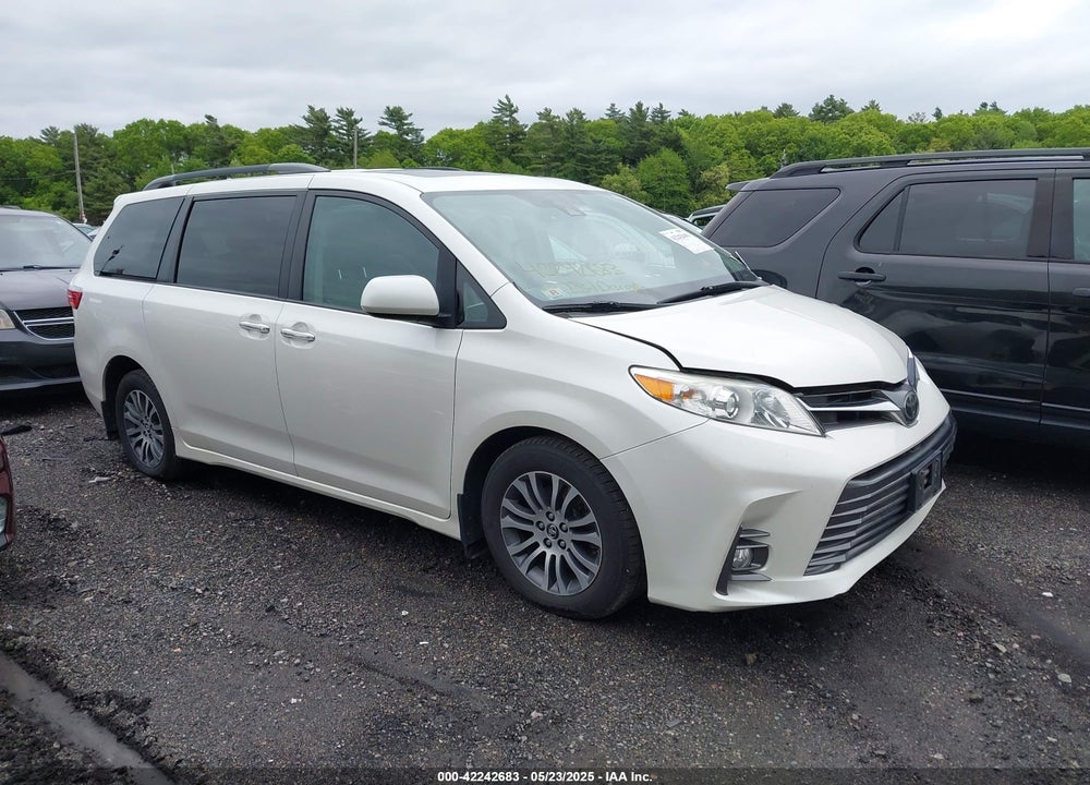 2018 TOYOTA SIENNA XLE 8 PASSENGER VIN: 5TDYZ3DC9JS921422