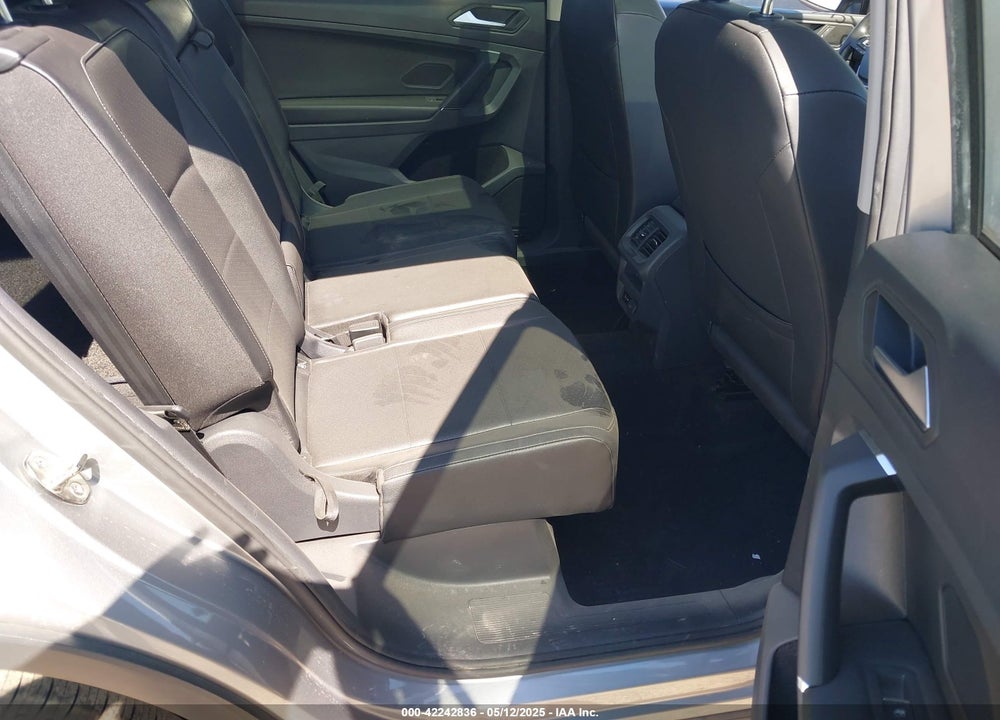2020 VOLKSWAGEN TIGUAN VIN: 3VV3B7AX7LM035035