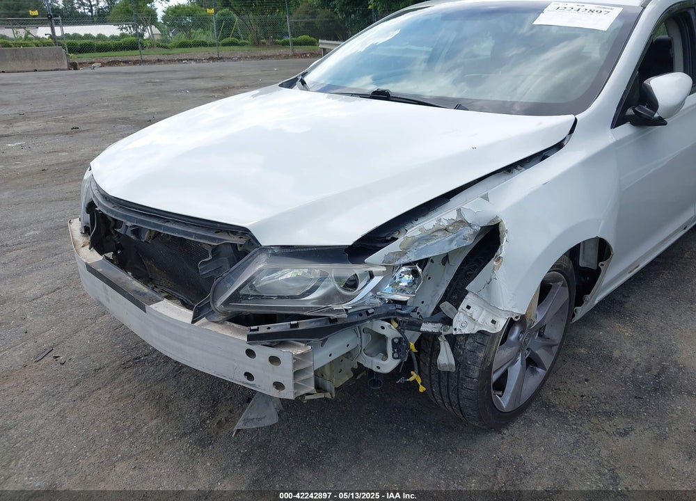 2013 ACURA ILX 2.0L VIN: 19VDE1F50DE014417
