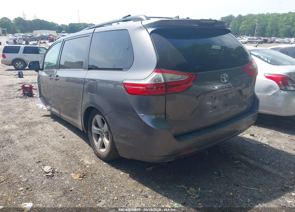 2018 TOYOTA SIENNA LE 8 PASSENGER VIN: 5TDKZ3DC2JS906556