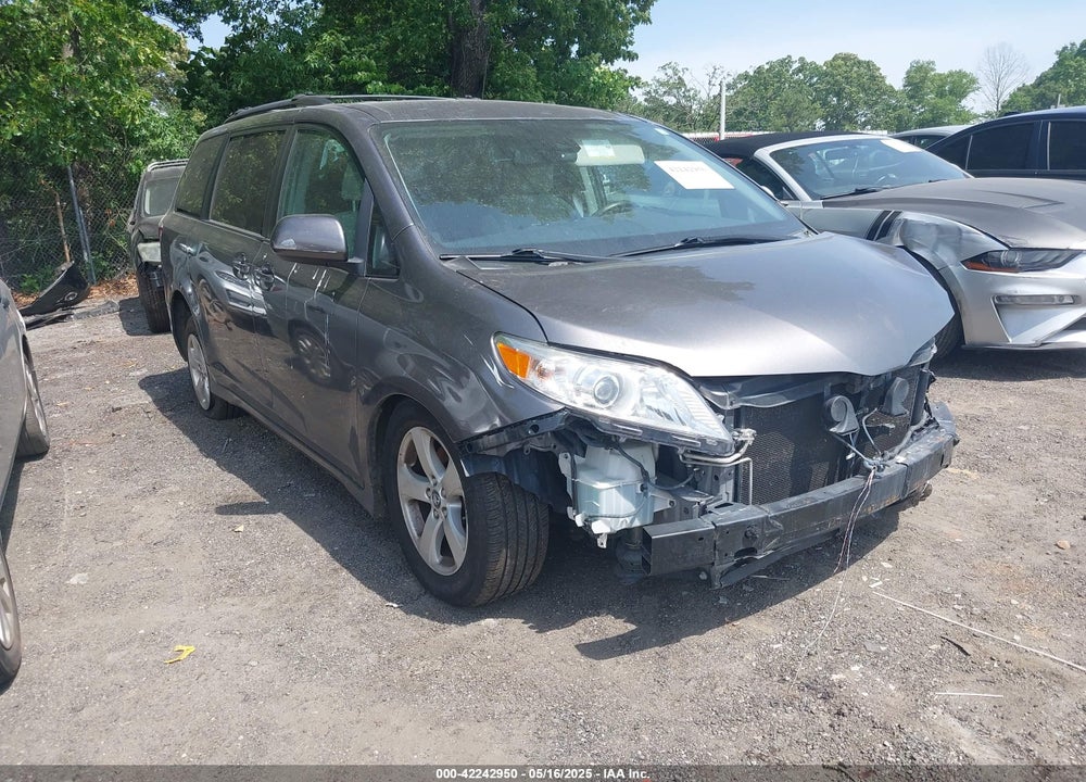 2018 TOYOTA SIENNA LE 8 PASSENGER VIN: 5TDKZ3DC2JS906556