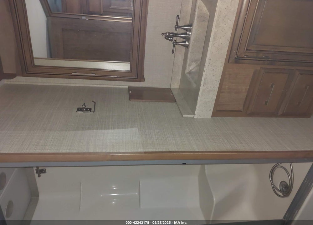 2019 DRV MOBILE SUITES VIN: 5KEAG4221K1385881
