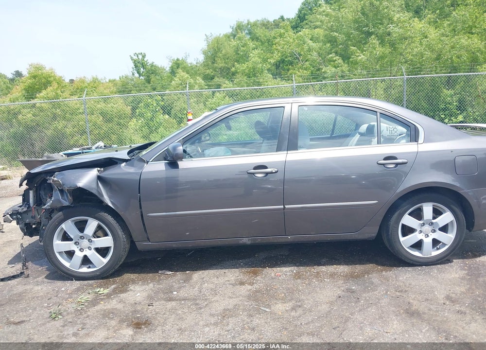 2008 KIA OPTIMA LX VIN: KNAGE123185248461