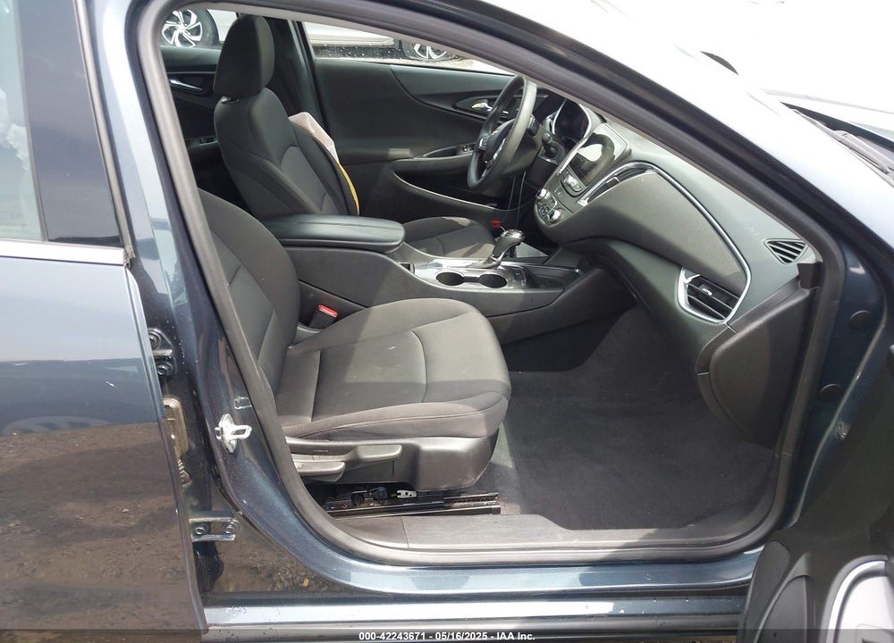 2019 CHEVROLET MALIBU VIN: 1G1ZD5ST8KF105961