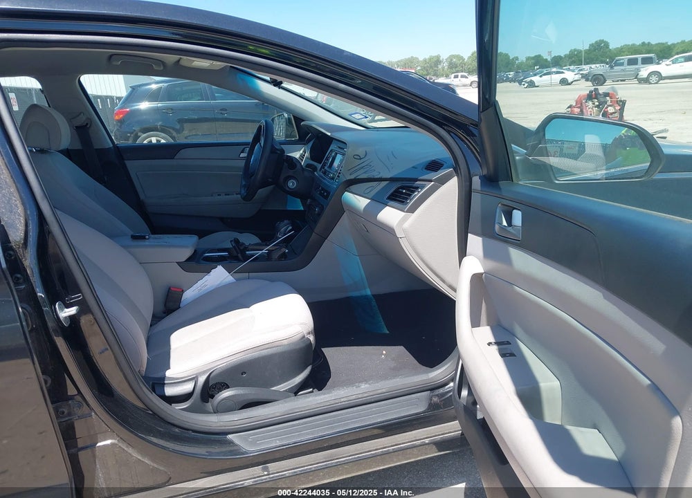 2015 HYUNDAI SONATA VIN: 5NPE24AF8FH244789