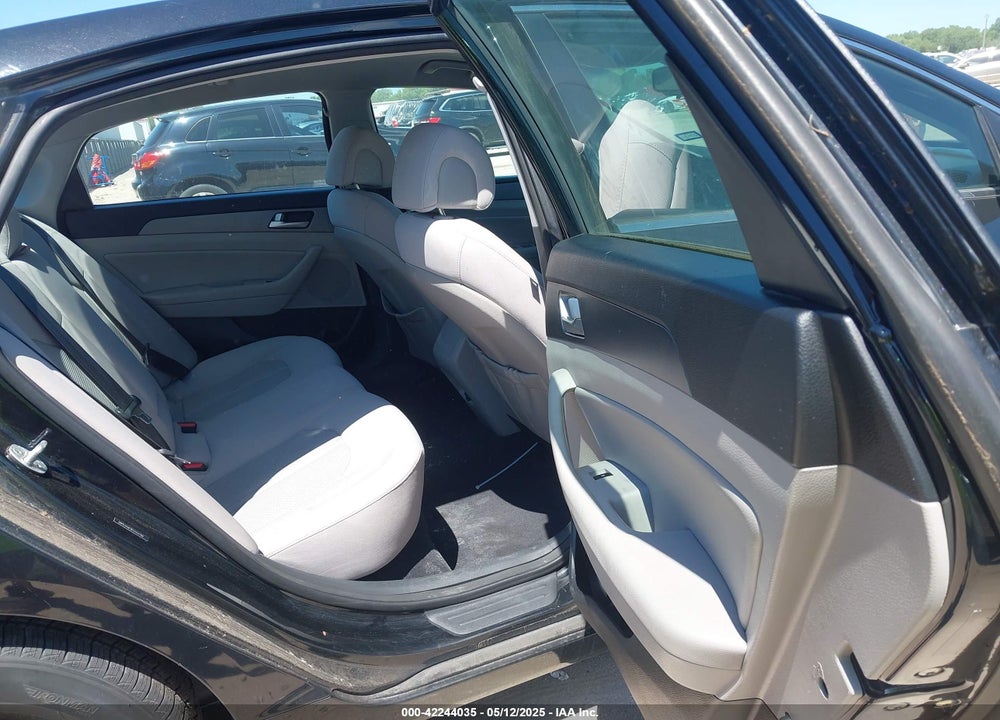 2015 HYUNDAI SONATA VIN: 5NPE24AF8FH244789