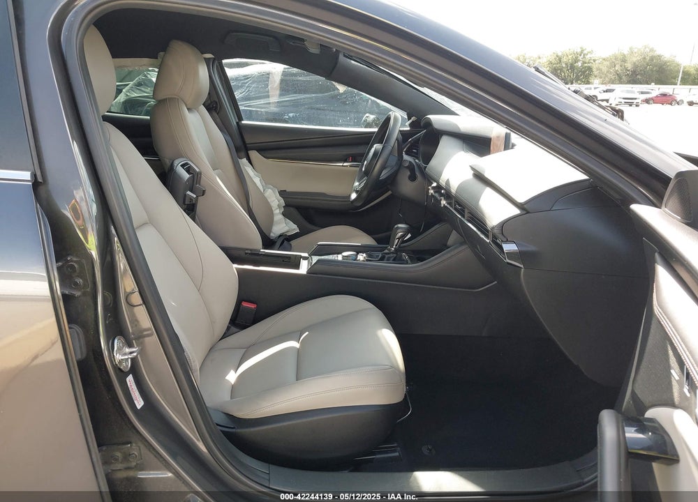 2019 MAZDA MAZDA3 VIN: JM1BPAMM2K1119687