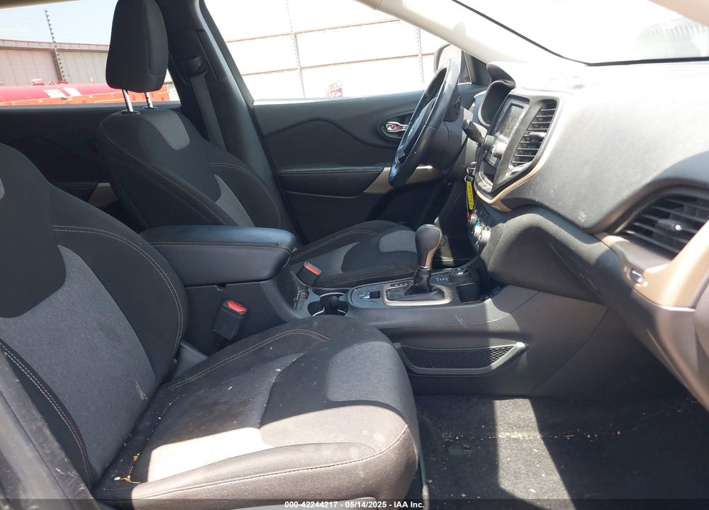 2018 JEEP CHEROKEE LATITUDE 4X4 VIN: 1C4PJMCB8JD568944