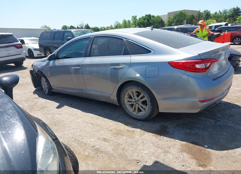 2015 HYUNDAI SONATA SE VIN: 5NPE24AF3FH004923