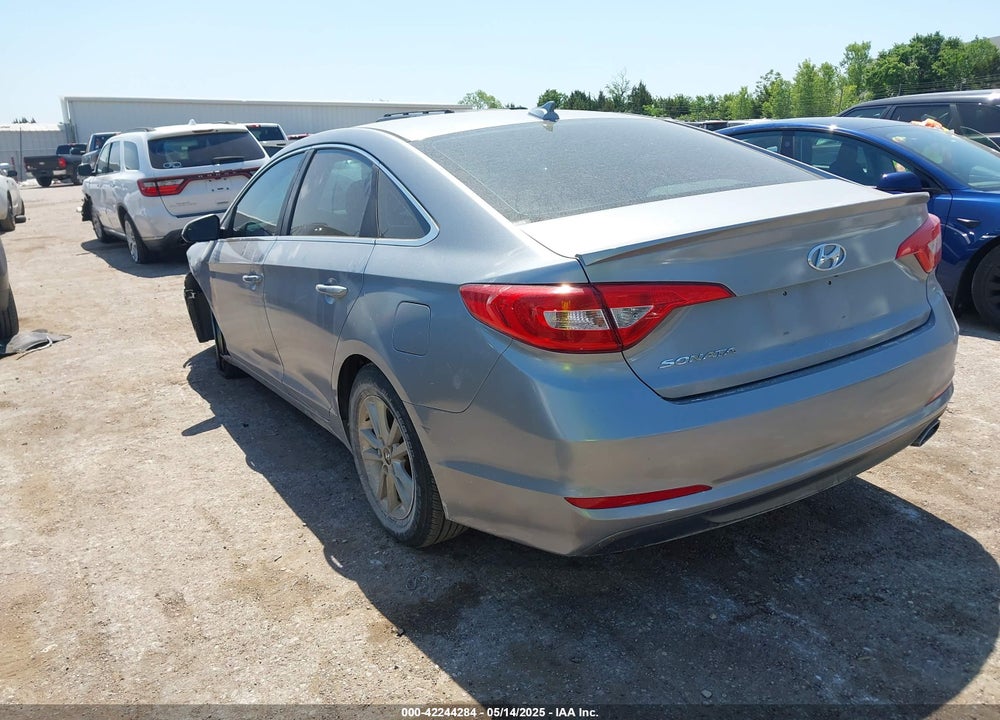2015 HYUNDAI SONATA SE VIN: 5NPE24AF3FH004923