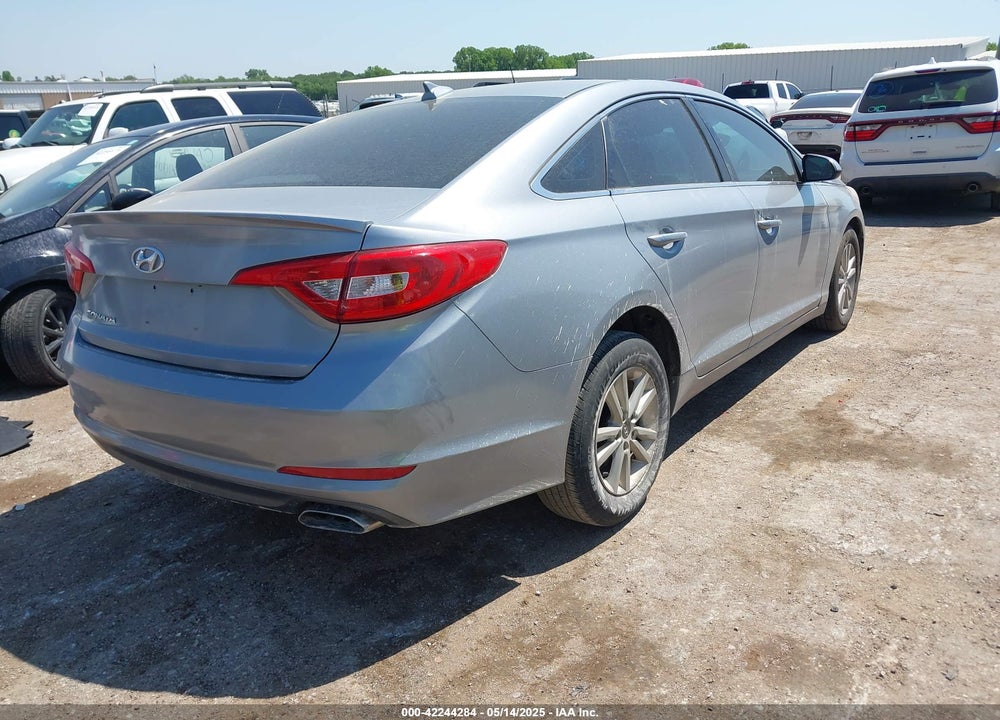 2015 HYUNDAI SONATA SE VIN: 5NPE24AF3FH004923