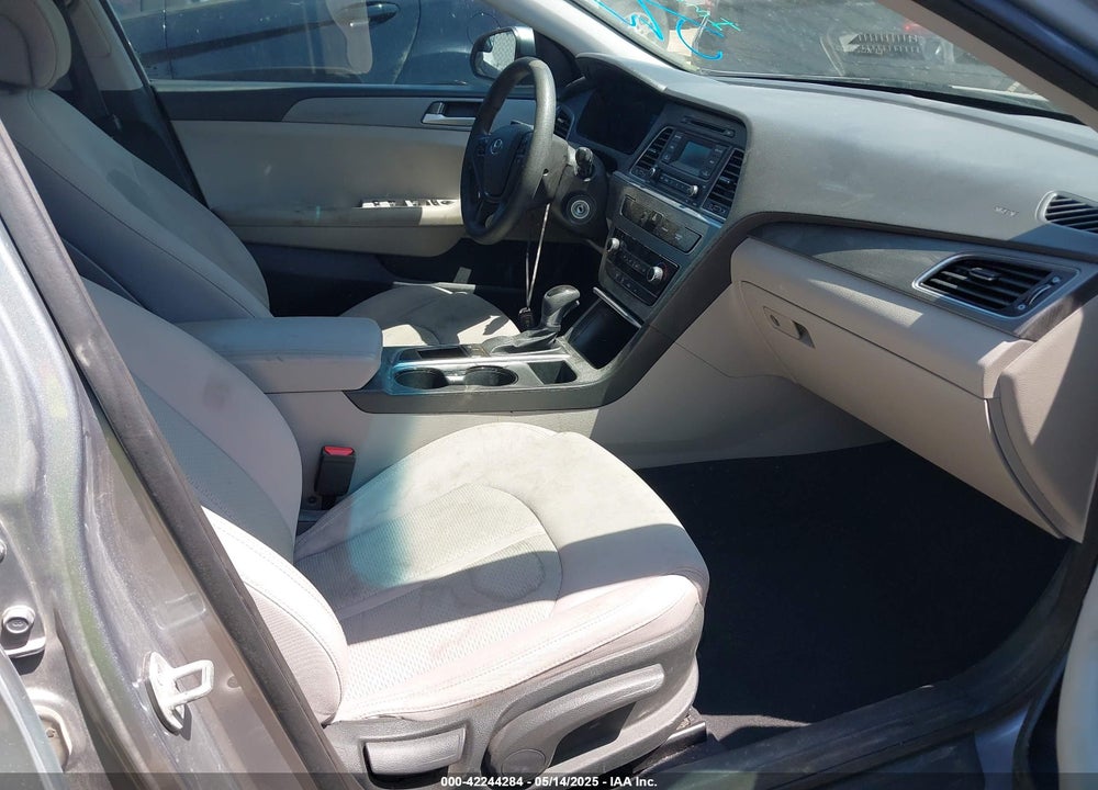 2015 HYUNDAI SONATA SE VIN: 5NPE24AF3FH004923