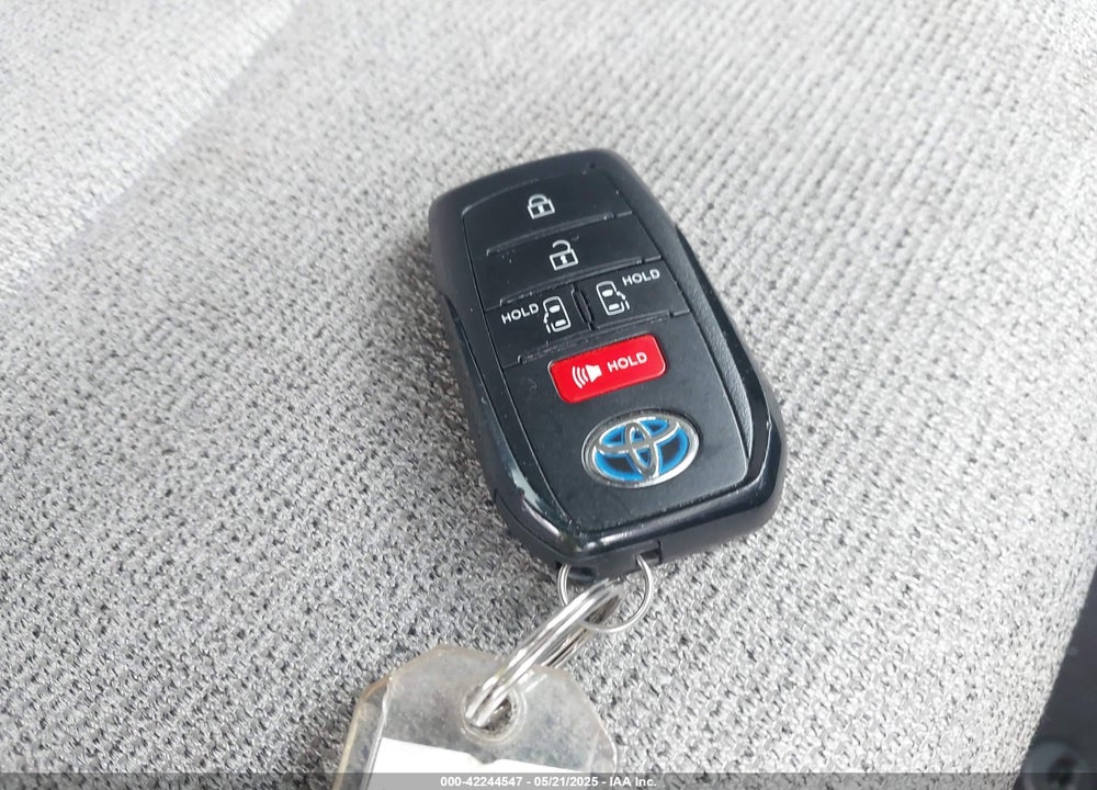 2023 TOYOTA SIENNA LE VIN: 5TDKRKEC6PS157035