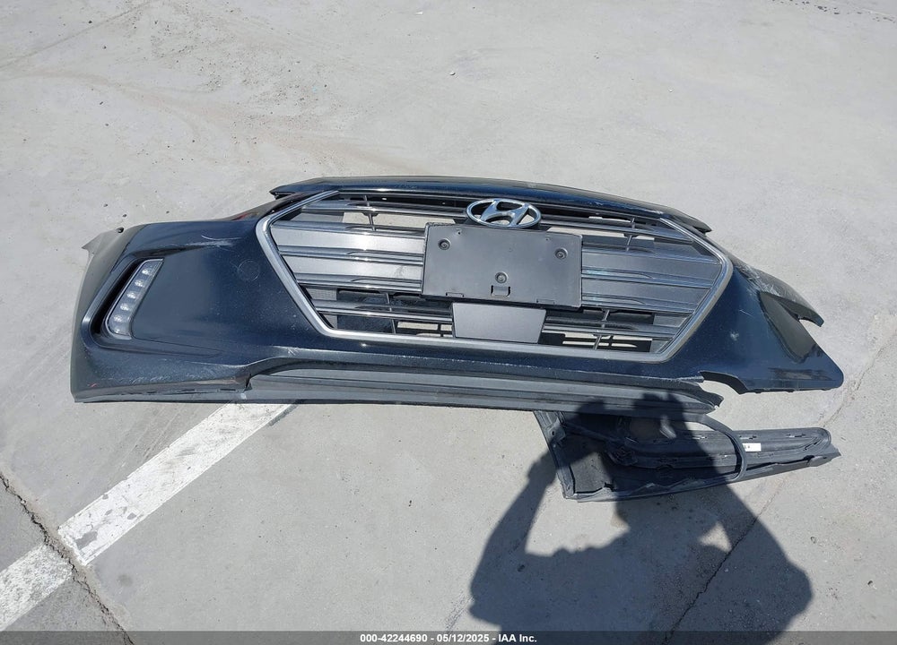 2017 HYUNDAI ELANTRA VIN: KMHD84LF6HU160174