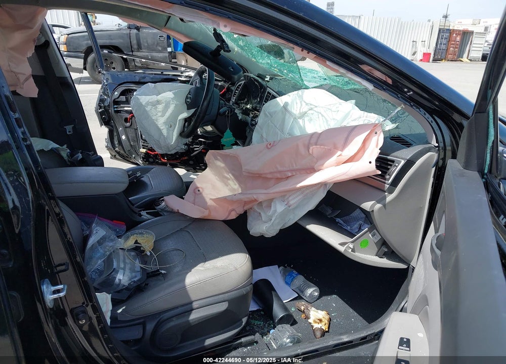 2017 HYUNDAI ELANTRA VIN: KMHD84LF6HU160174