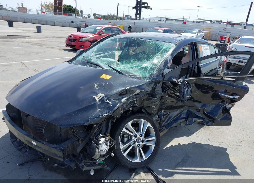 2017 HYUNDAI ELANTRA VIN: KMHD84LF6HU160174