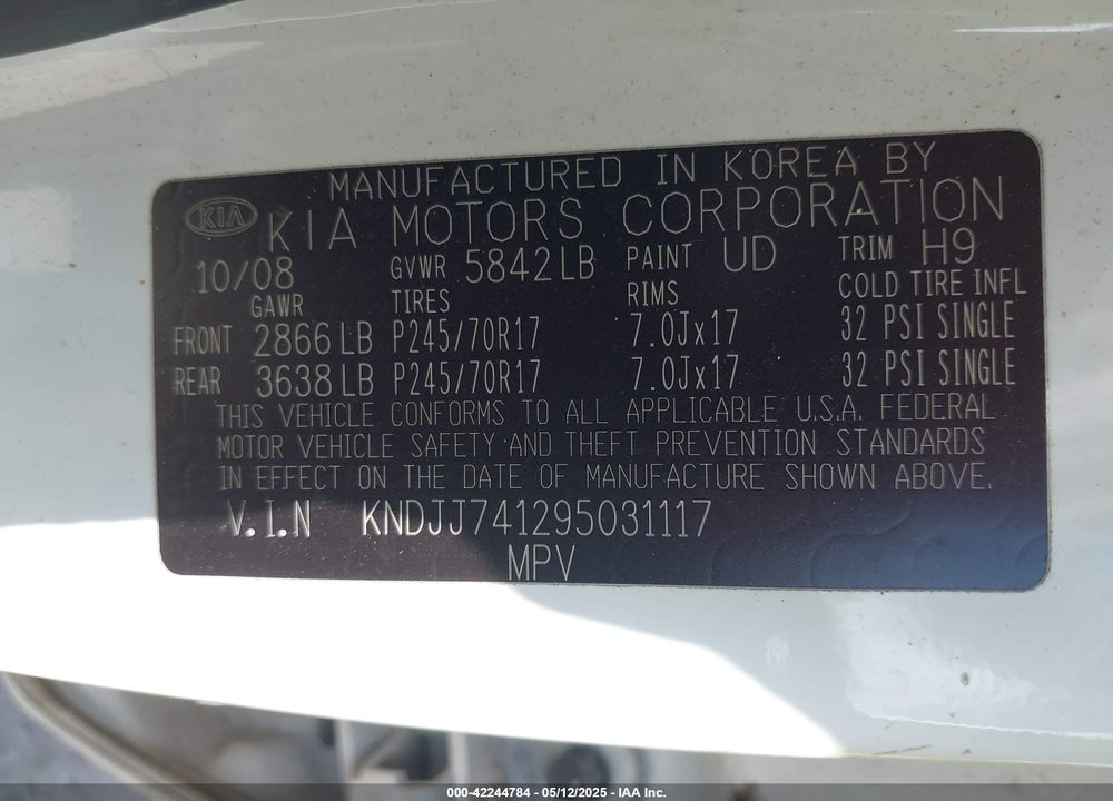 2009 KIA BORREGO EX V6 VIN: KNDJJ741295031117