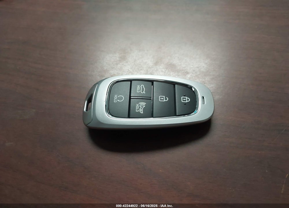 2017 HYUNDAI SANTA FE VIN: KM8SR4HF3HU256244