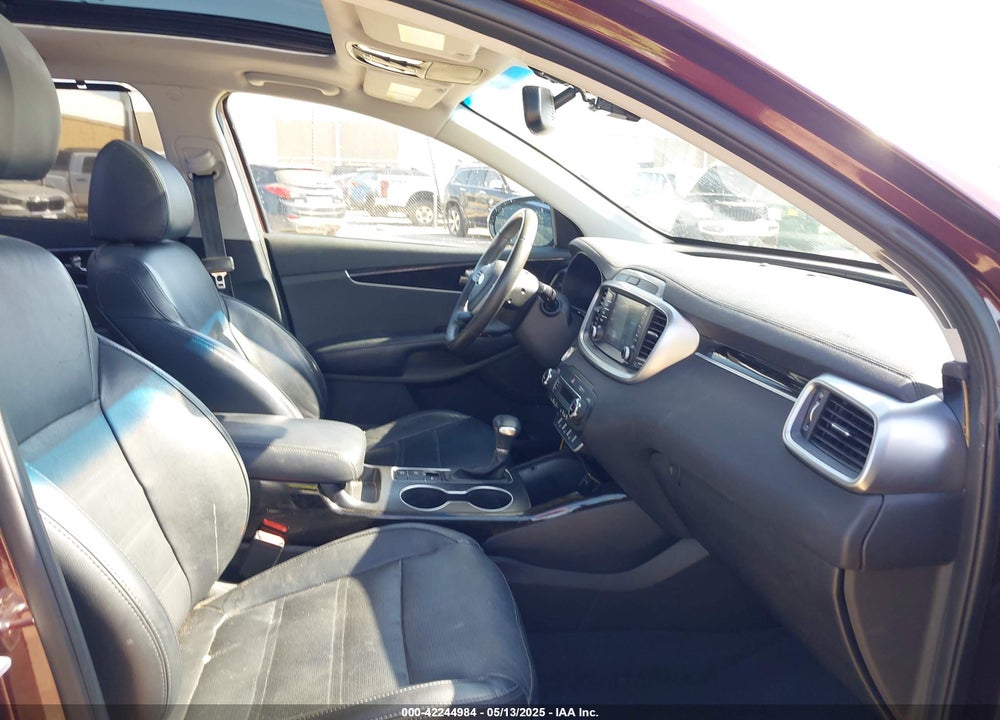 2019 KIA SORENTO VIN: 5XYPH4A52KG509349