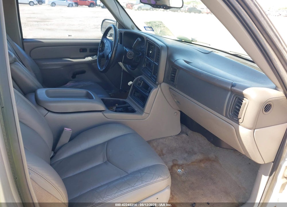 2004 CHEVROLET TAHOE LT VIN: 1GNEC13Z54R268368