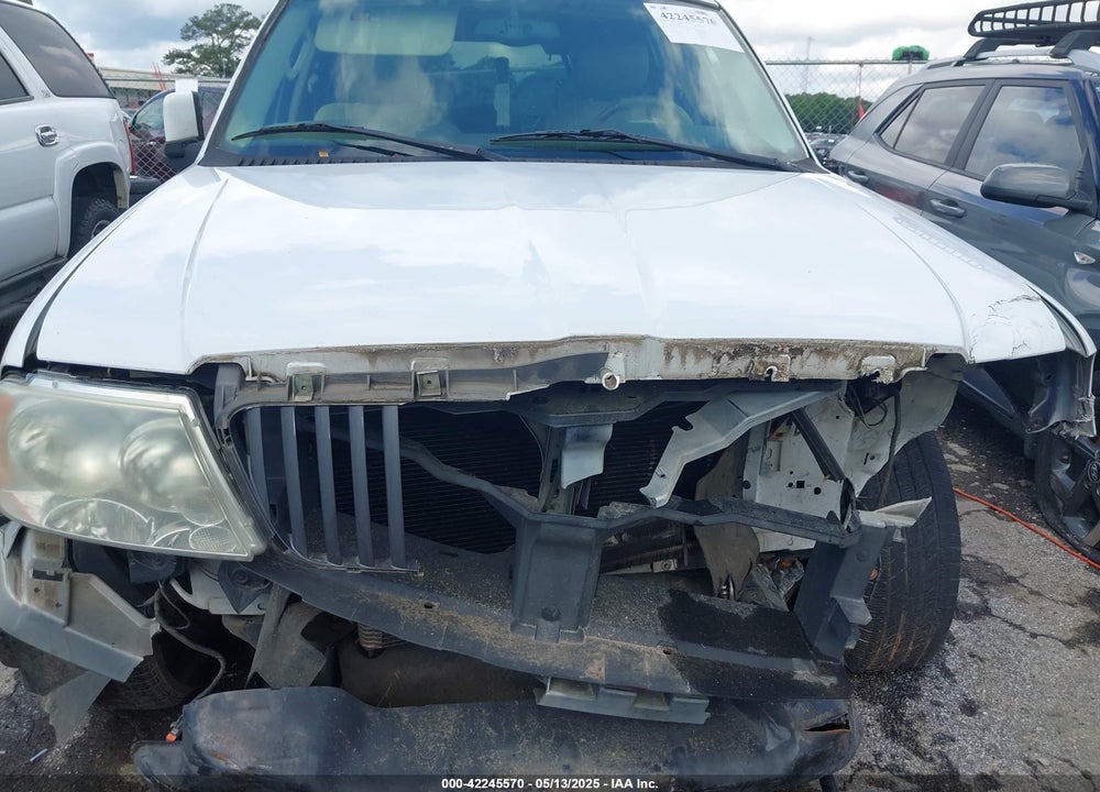 2004 LINCOLN NAVIGATOR VIN: 5LMFU27R24LJ31247