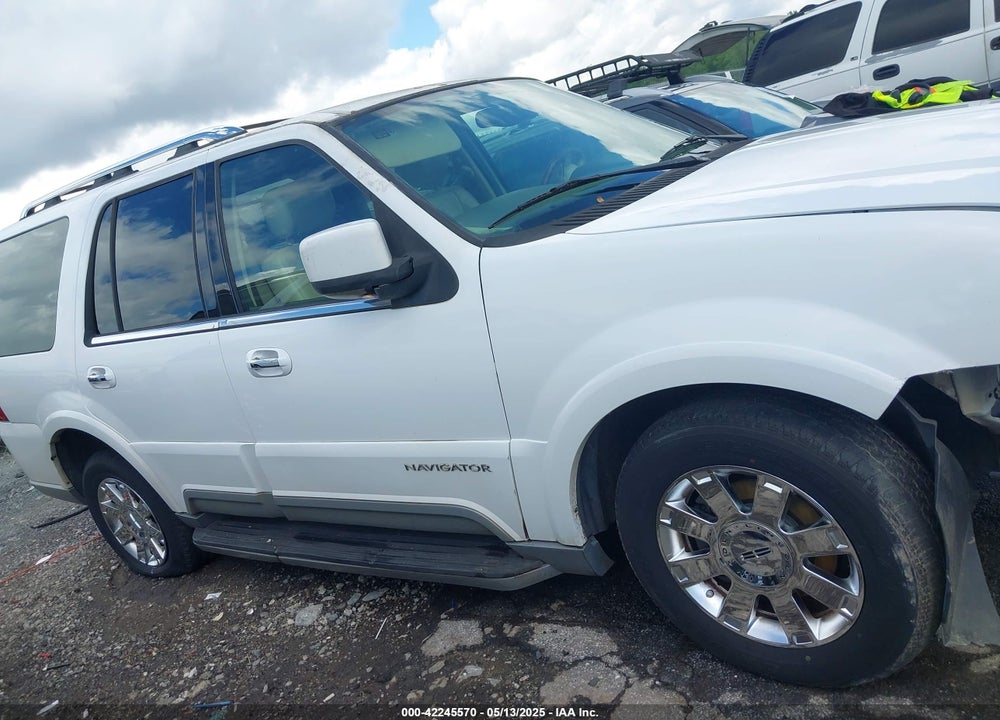 2004 LINCOLN NAVIGATOR VIN: 5LMFU27R24LJ31247